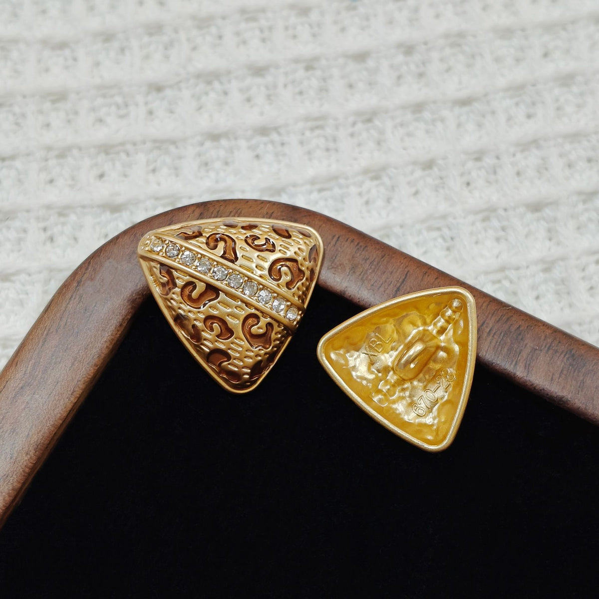 Bunli - DIY 10 Pack Leopard Triangle Accent Button