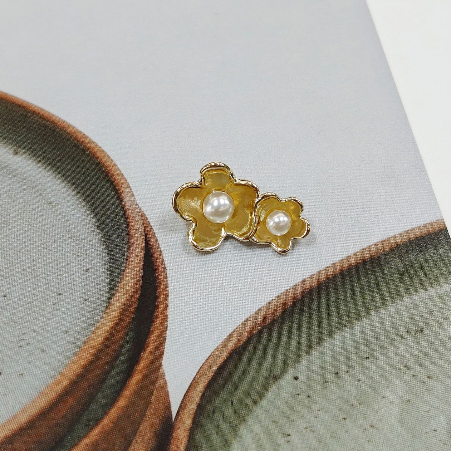 厂家直销精致高级小香风花朵镶珍珠外套毛衣针织开衫金属装饰钮扣