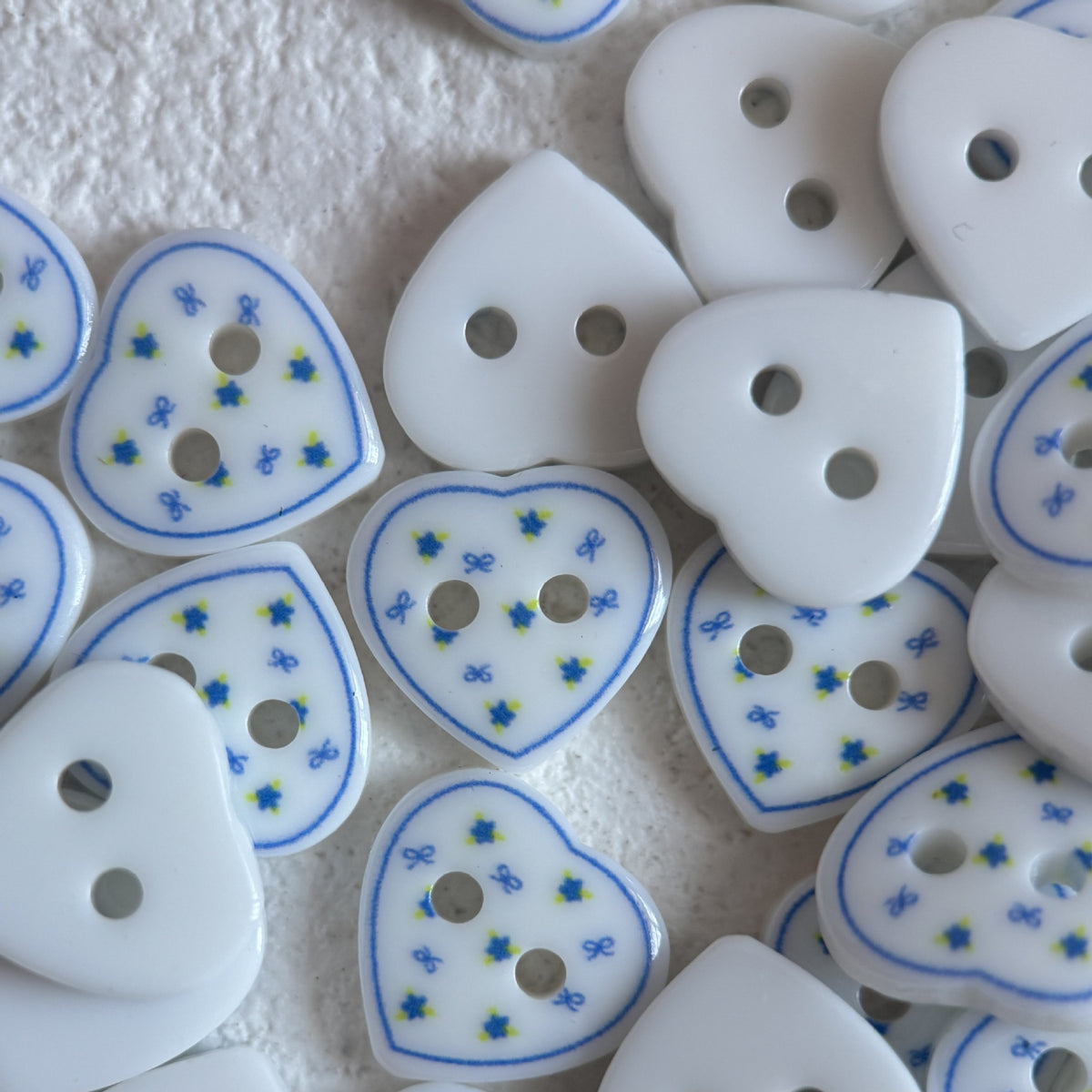 Bunli - DIY 10 Pack Blue-Outline Floral Heart Button