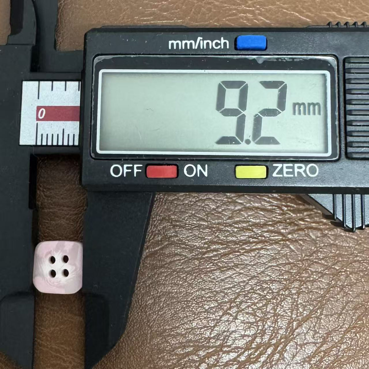 绿色方块花纹异形树脂扣儿童毛衣手工娃衣DIY纽扣衬衫针织衫装饰