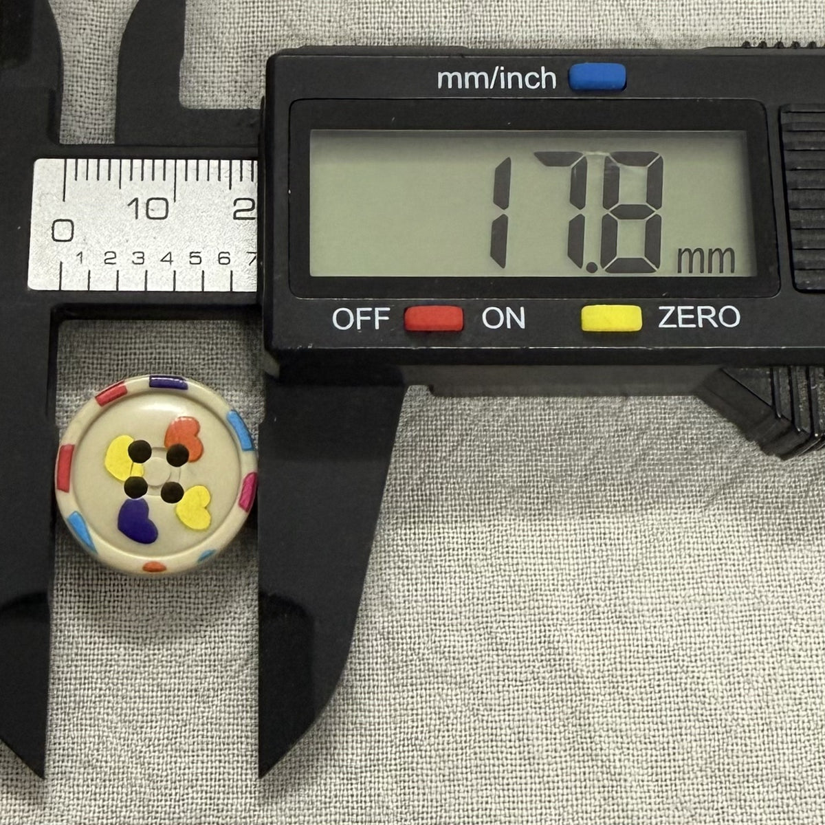 18MM彩色爱心细边凸面纽扣儿童diy手作辅料挂件娃衣外套装饰扣子