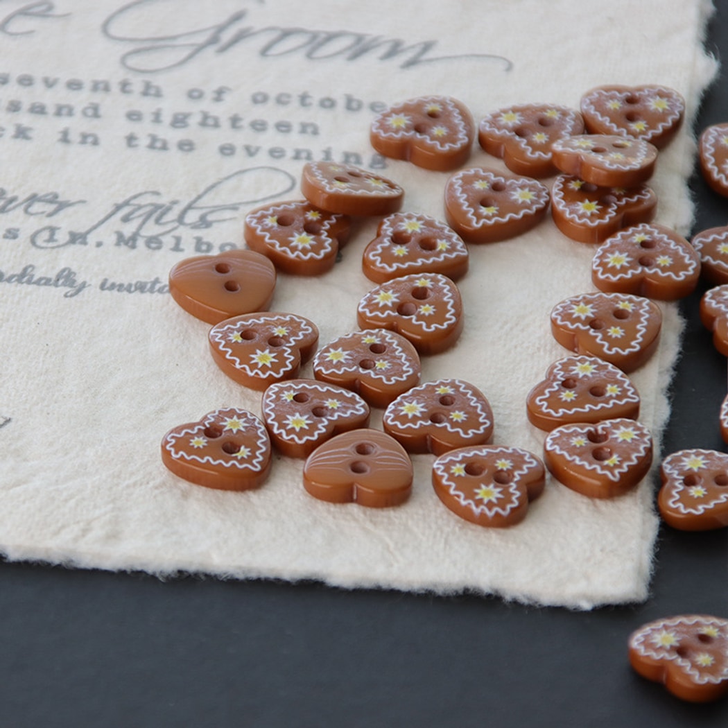 Bunli - DIY 10-Pack Heart Shaped Brown Two-Hole Button