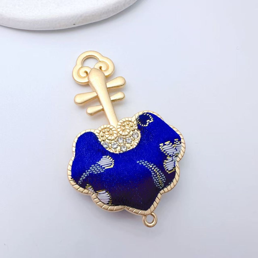 Chivy - Floral Instrument-Shaped Charm Accessory