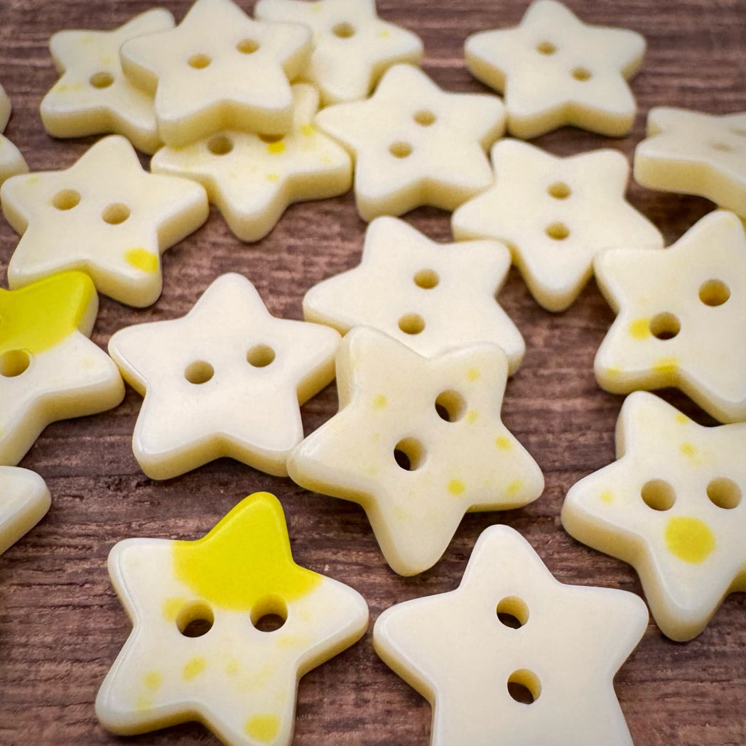 Bunli - DIY 10 Pack Marbled Yellow Star Button - design overview