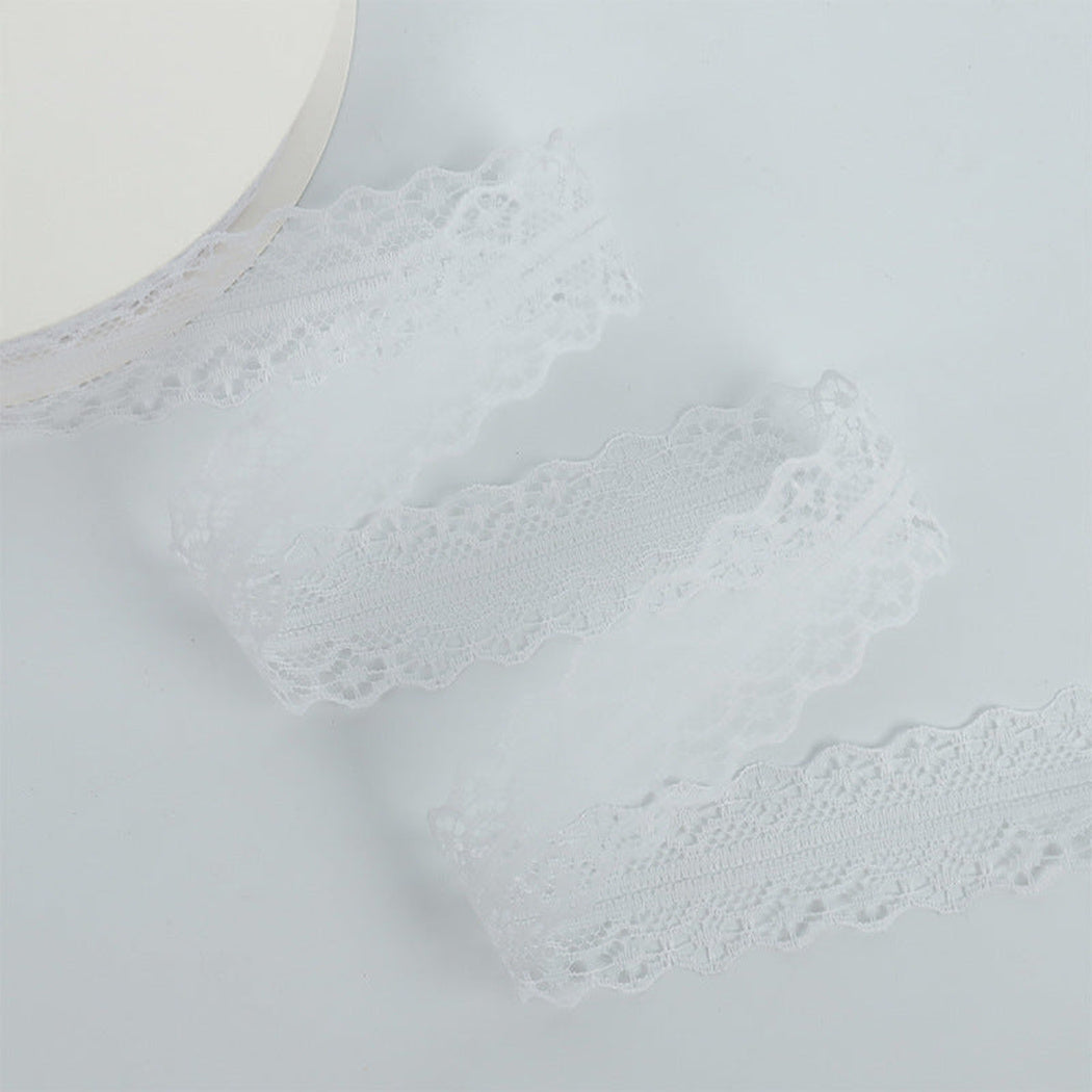 White scalloped lace ribbon