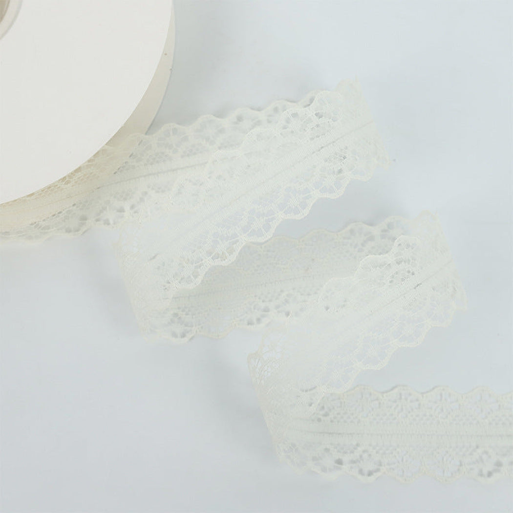 Off-white scalloped lace ribbon