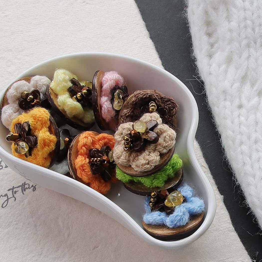 Bunli - DIY 10 Pack Floral Textured 2-Hole Buttons