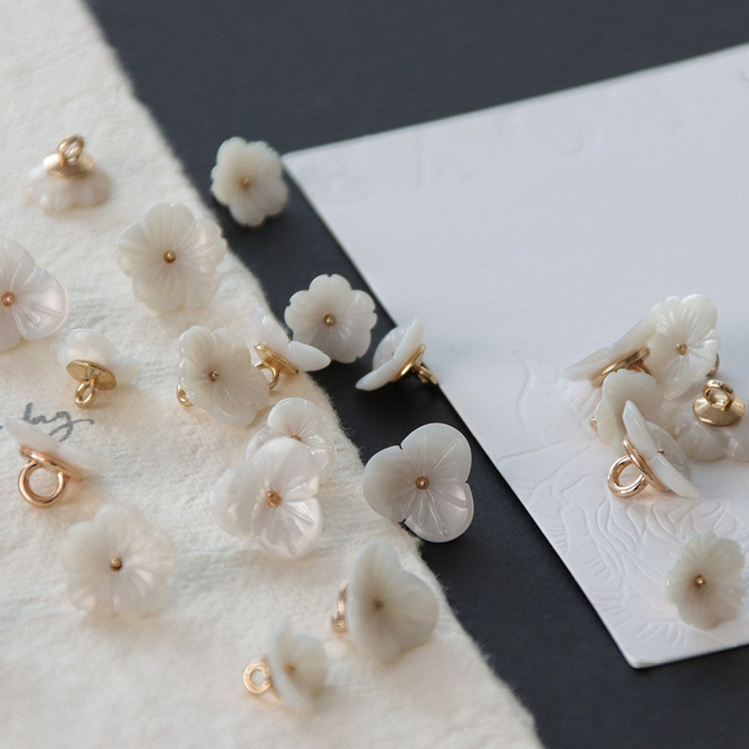 Bunli - DIY 10 Pack Delicate Flower Shank Button