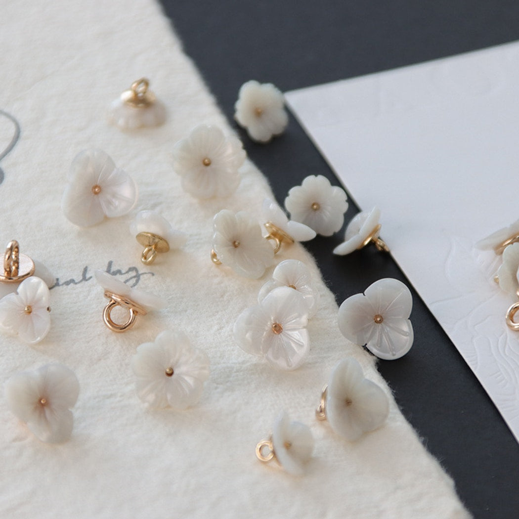 Bunli - DIY 10 Pack Delicate Flower Shank Button