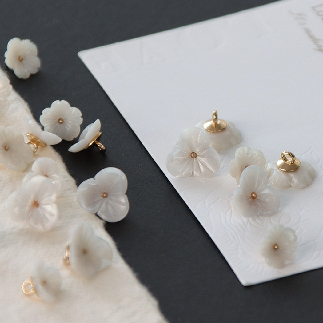 Bunli - DIY 10 Pack Delicate Flower Shank Button
