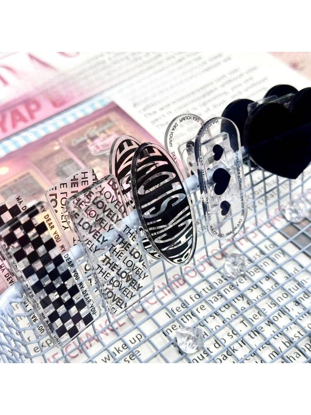 Clemi - Transparent Text Pattern Acrylic Note Holder Clip Oria & Co