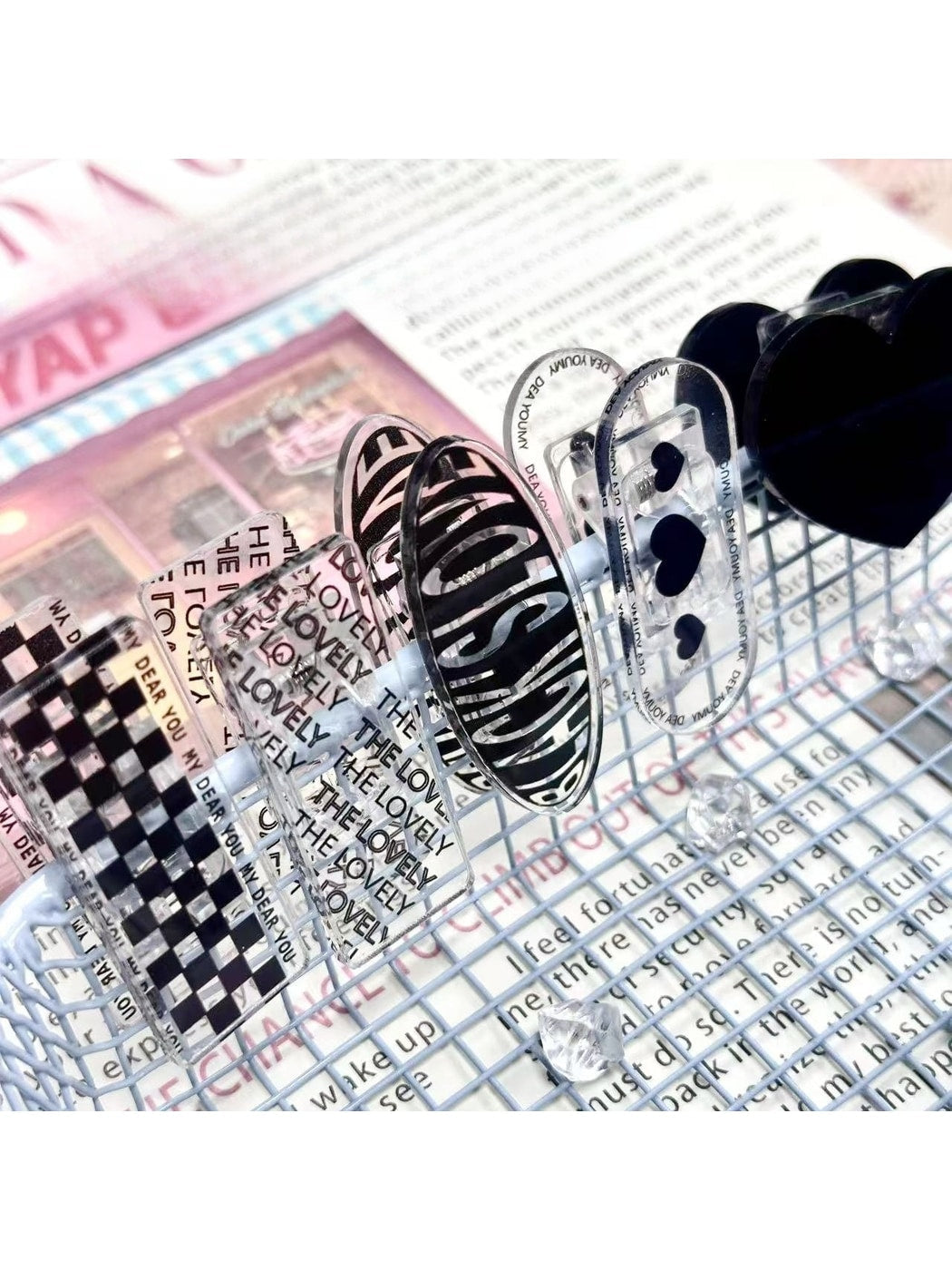 Clemi - Transparent Text Pattern Acrylic Note Holder Clip Oria & Co