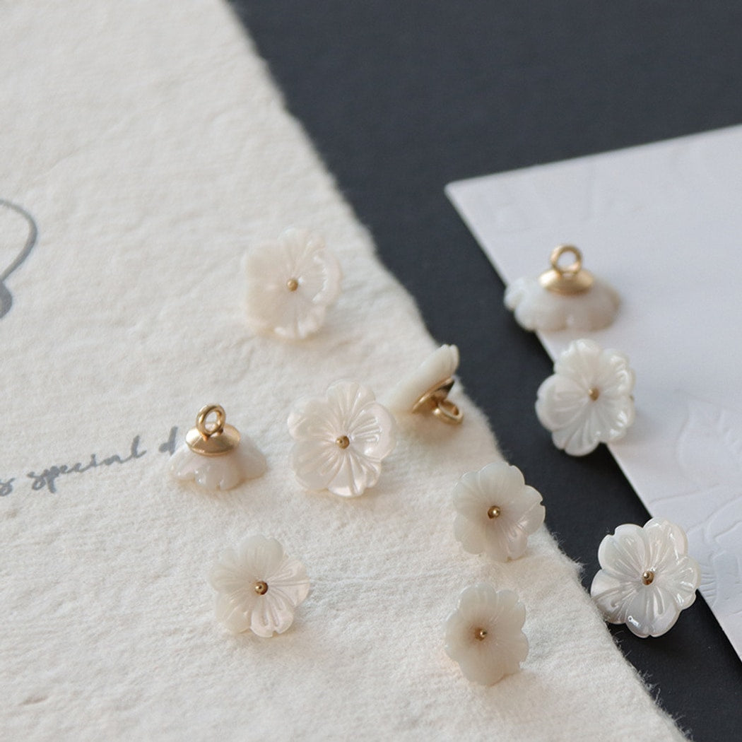 Bunli - DIY 10 Pack Delicate Flower Shank Button