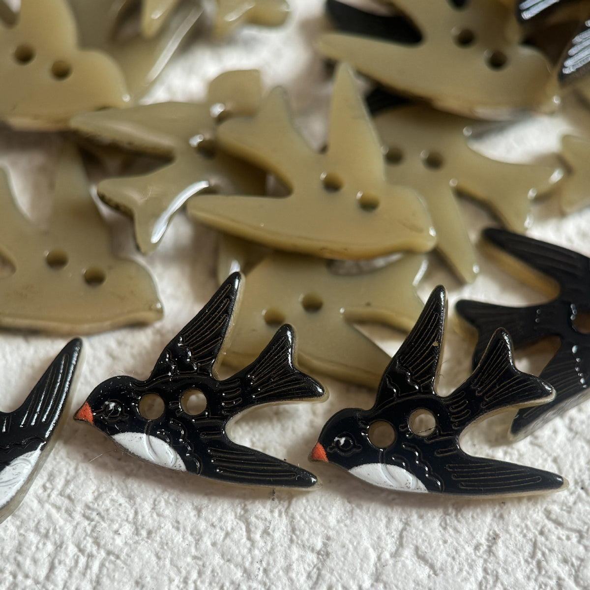 Bunli - DIY 10 Pack Tricolor Swallow-Shaped Button