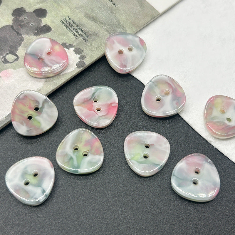 炫彩小鱼蝴蝶元宝云朵星星三角不规则两眼渐变色纽扣童装女装DIY