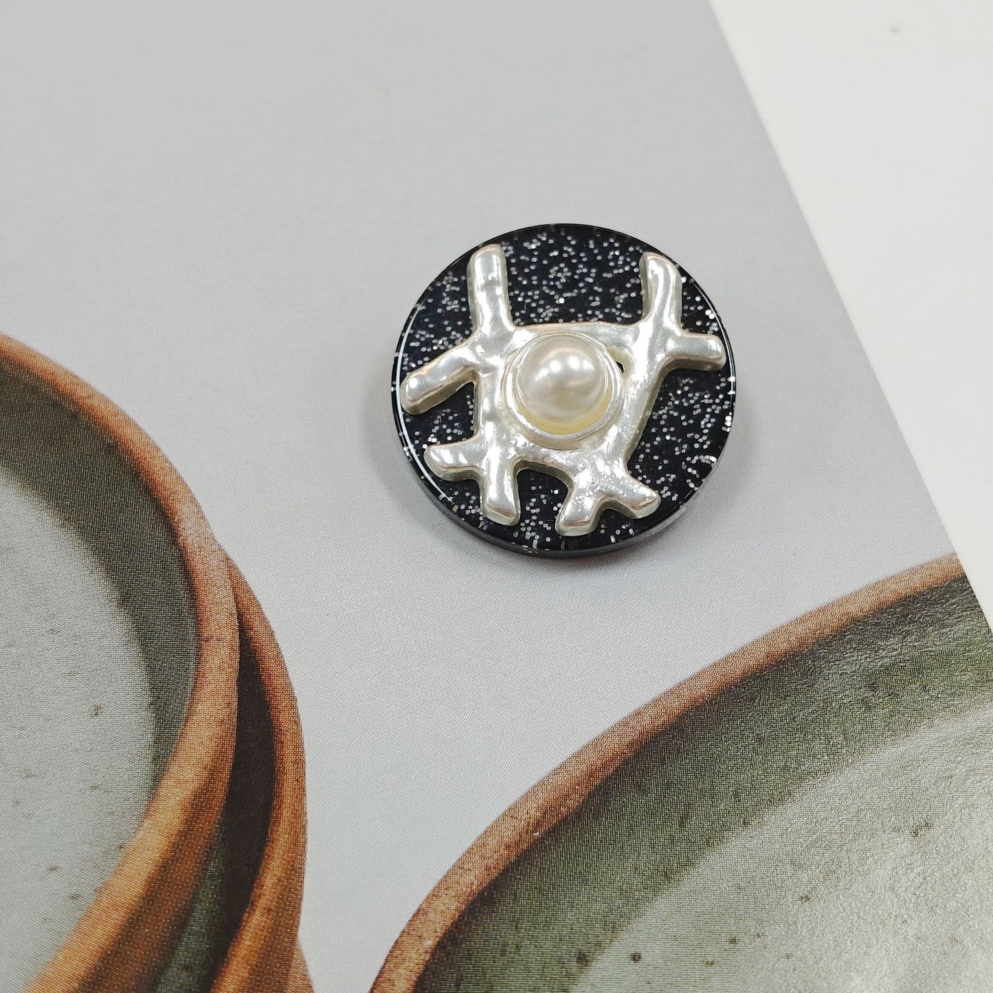 厂家直销精致高级小香风镶珍珠花纹条纹金边外套大衣毛衣针织扣