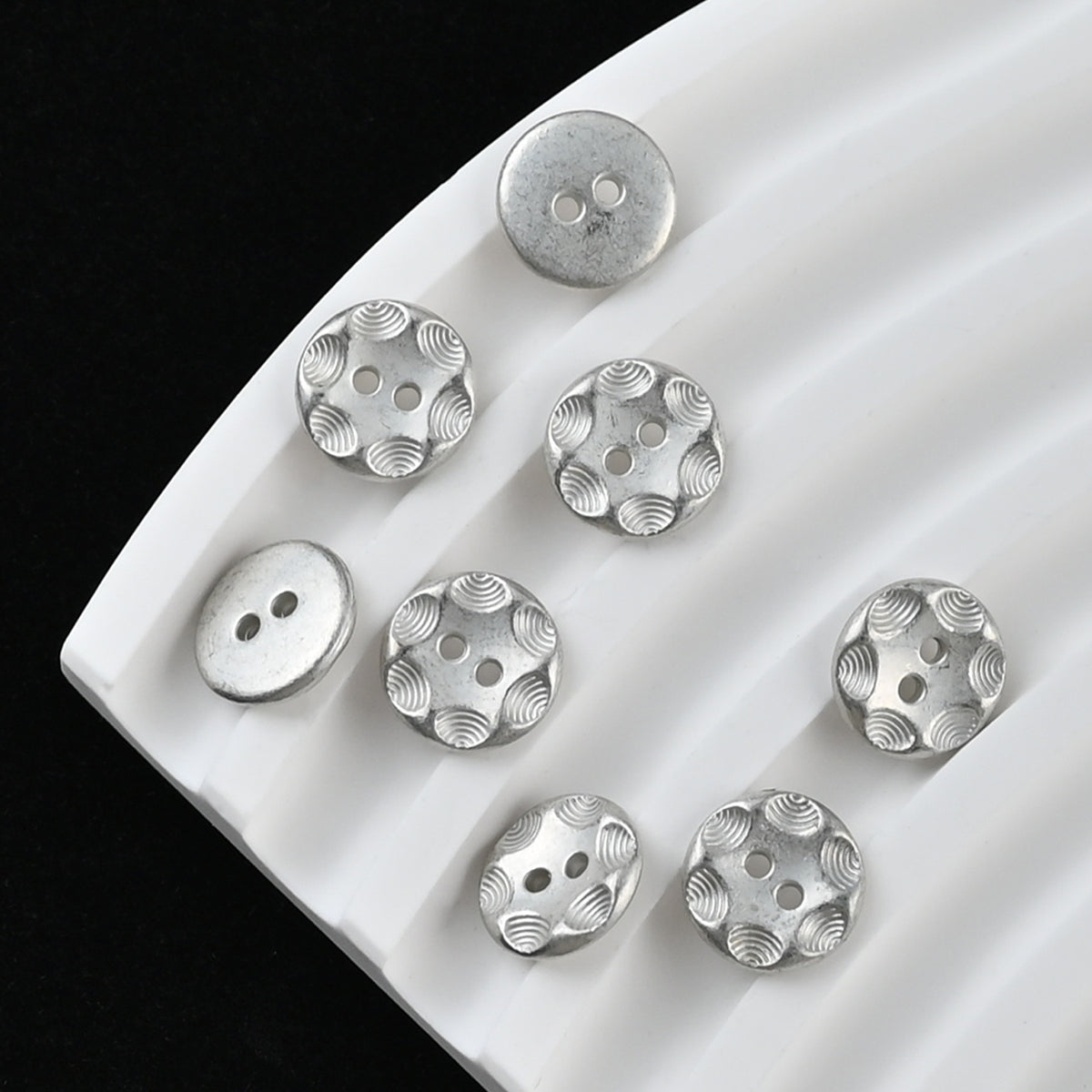 Bunli - DIY 10 Pack Scalloped Ripple Round Button