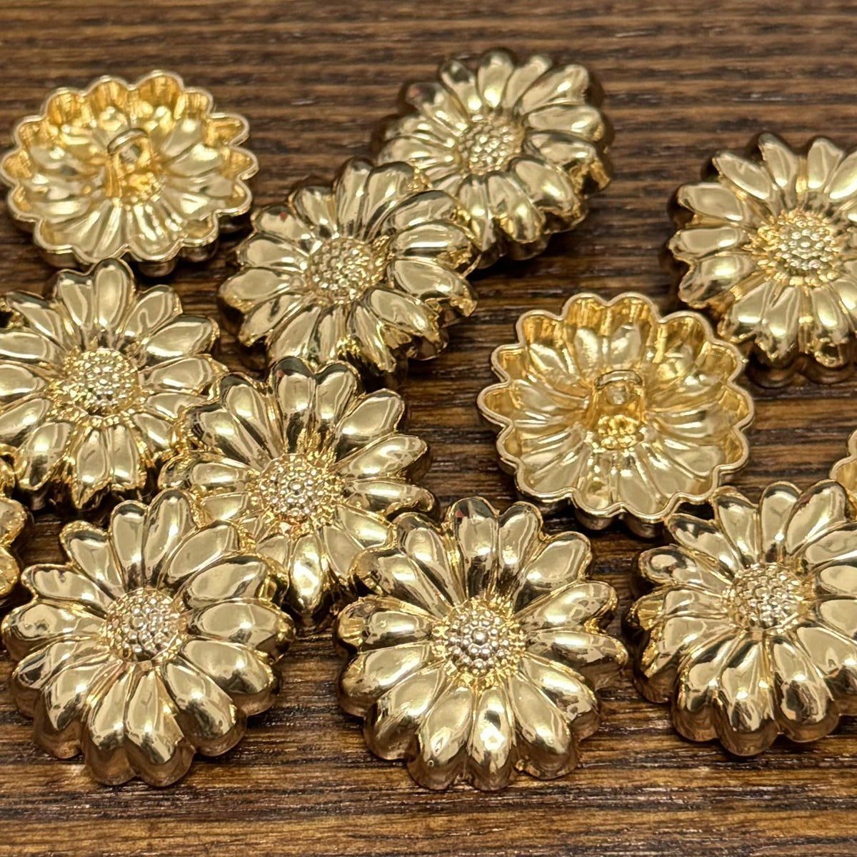 Bunli - DIY 10 Pack Daisy Shank Button