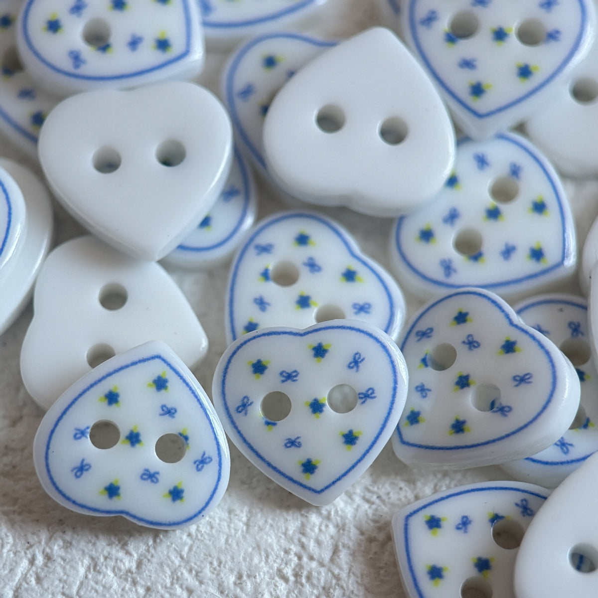 Bunli - DIY 10 Pack Blue-Outline Floral Heart Button