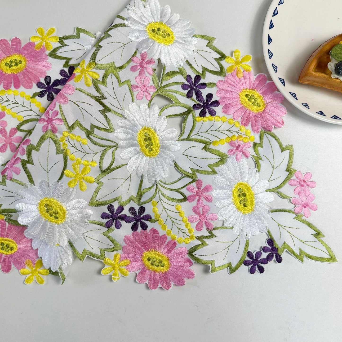 亚马逊欧式风春季刺绣镂空桌旗花卉节日装饰涤纶布艺餐桌茶几桌布