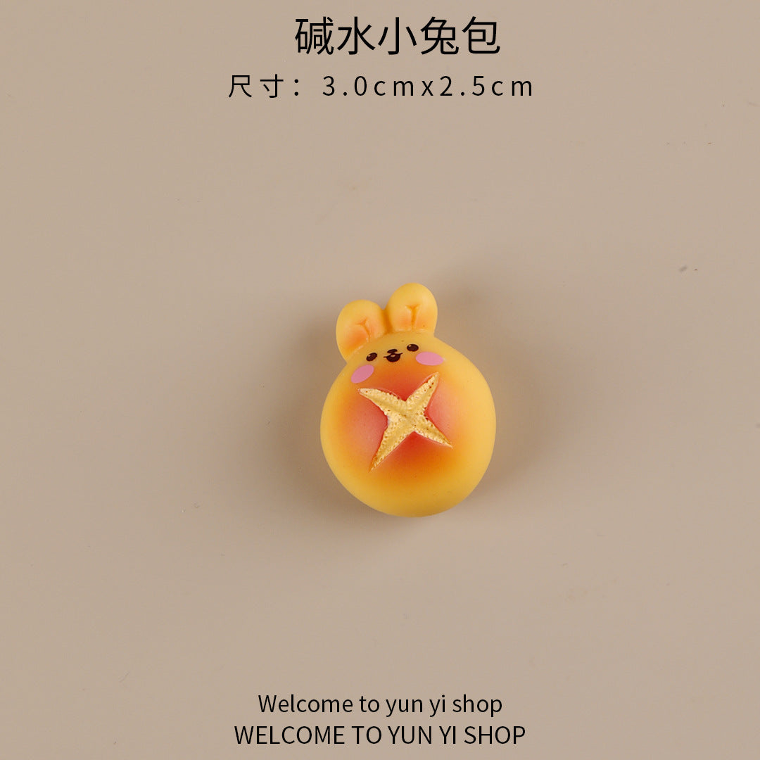 可爱卡通面包小兔子微景观创意摆件装饰品配件车载桌面树脂小摆件