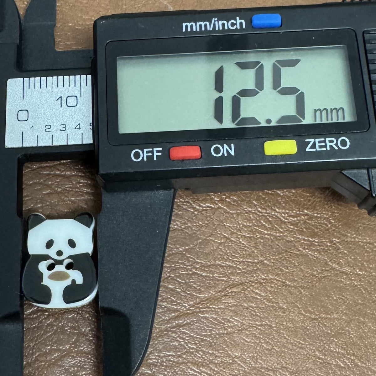 可爱小熊猫卡通树脂纽扣儿童手工娃娃衣服配件bjd装饰辅料玩偶扣