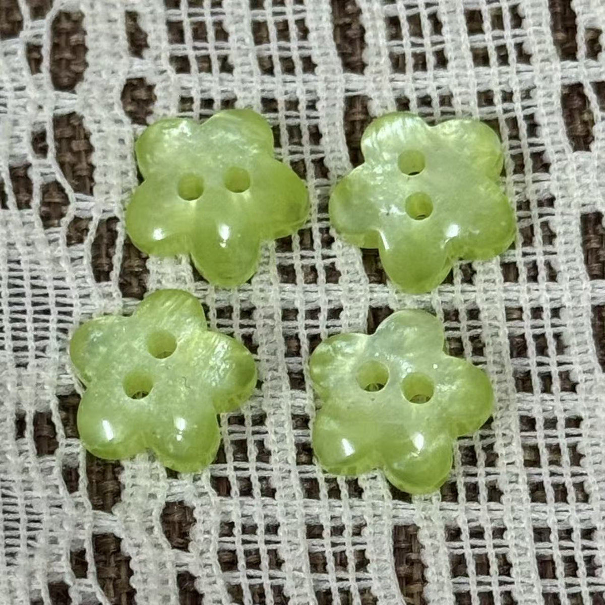 彩色两眼梅花闪粉树脂纽扣单面包双面可用衬衫童装女装DIY装饰扣