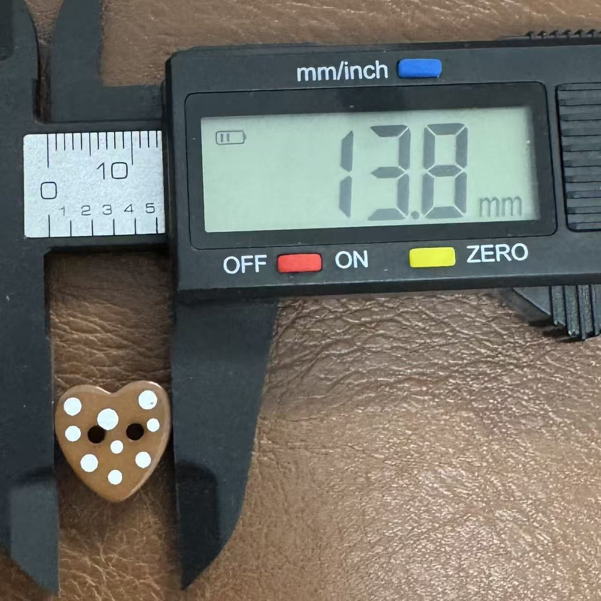 清新粉色黄色波点爱心纽扣儿童手工diy娃衣bjd扣子衬衣装饰桃心扣