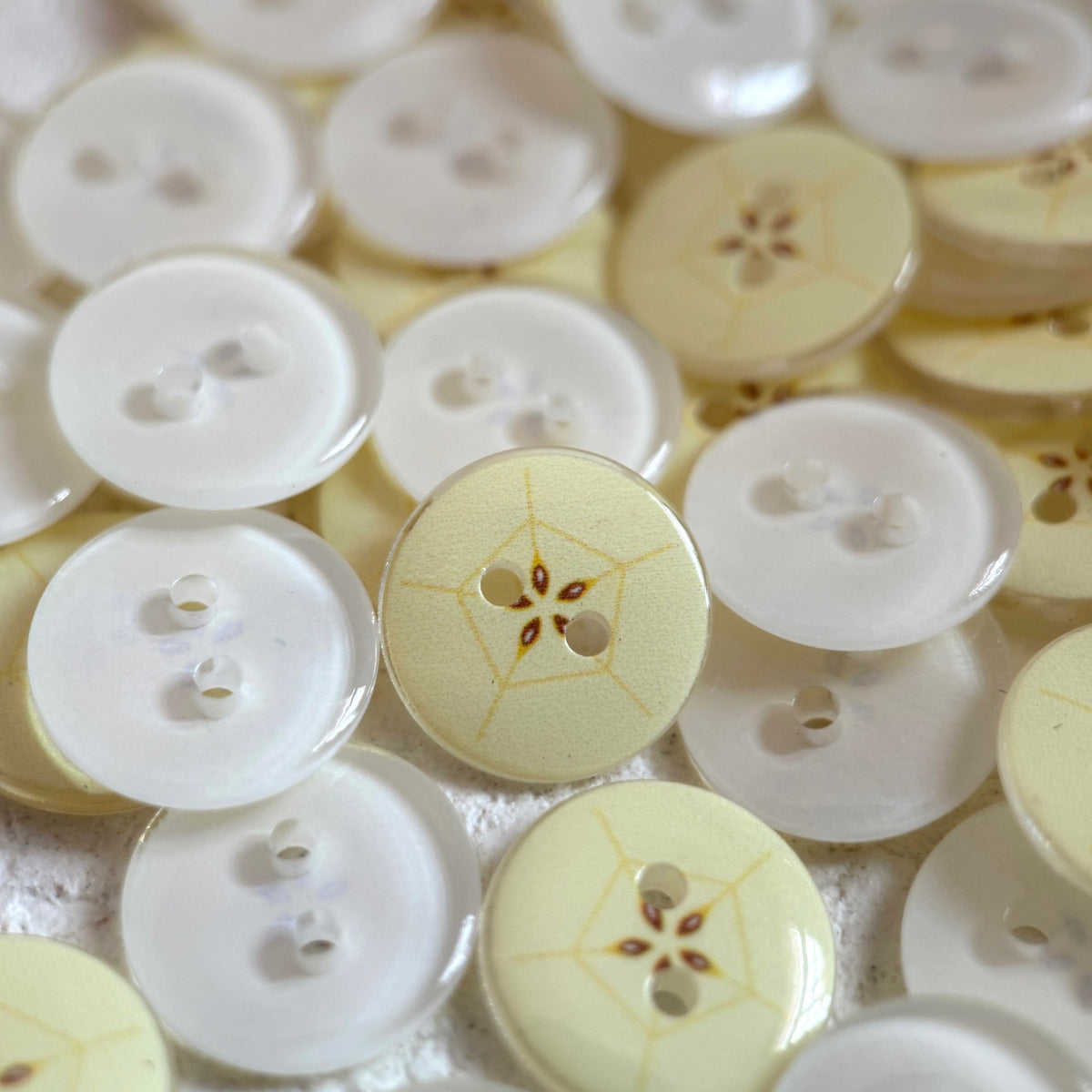 Bunli - DIY 10 Pack Pale-Yellow Fruit-Slice Round Button