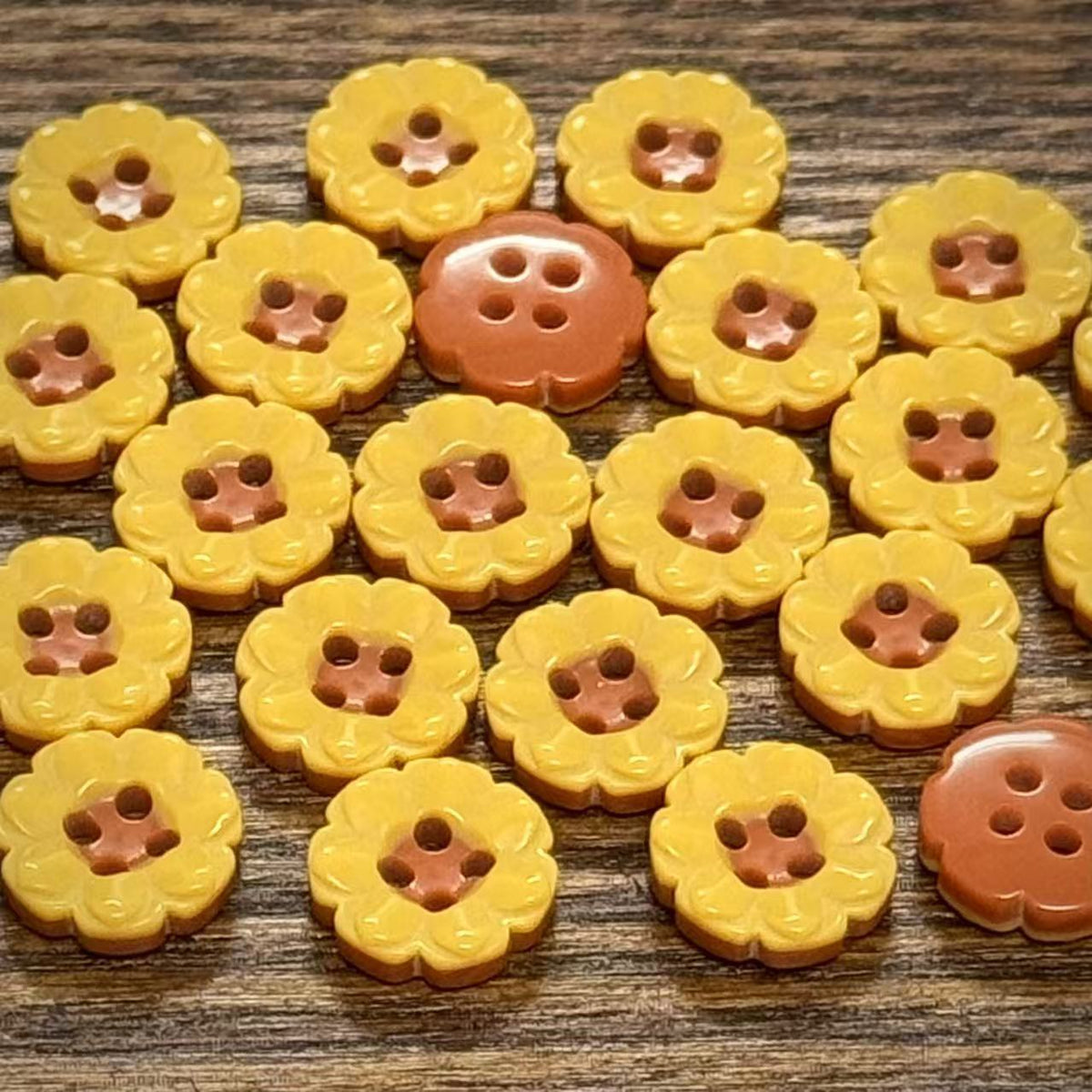 Bunli - DIY 10 Pack Orange Flower Four Hole Button