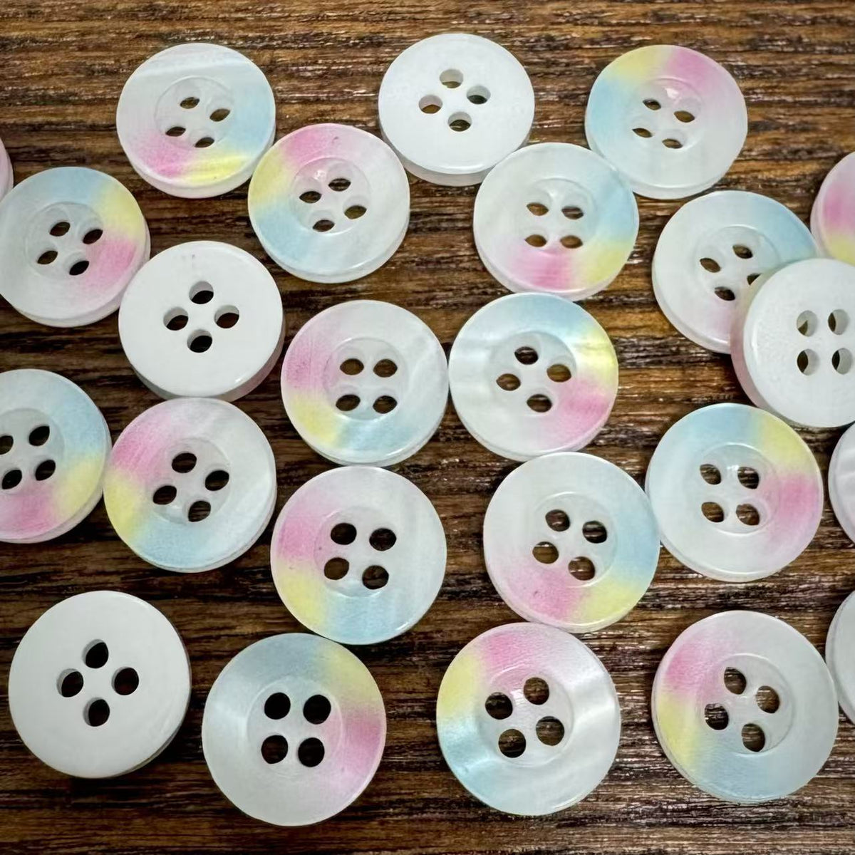 彩虹糖果色衬衫扣彩色童装DIY手工四孔树脂纽扣宽边彩珠装饰扣