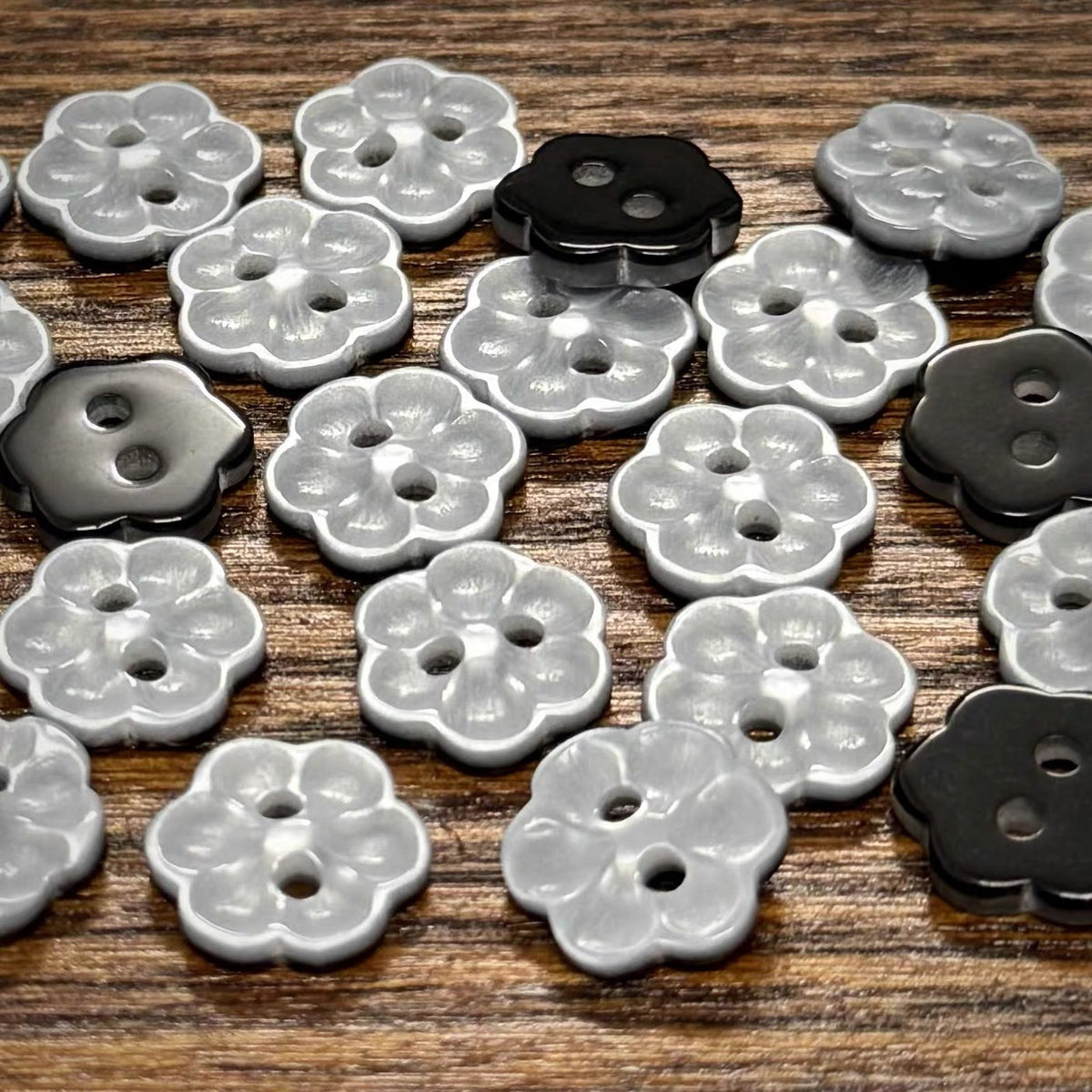 Bunli - DIY 10 Pack Engraved Plum Flower Two-Hole Button