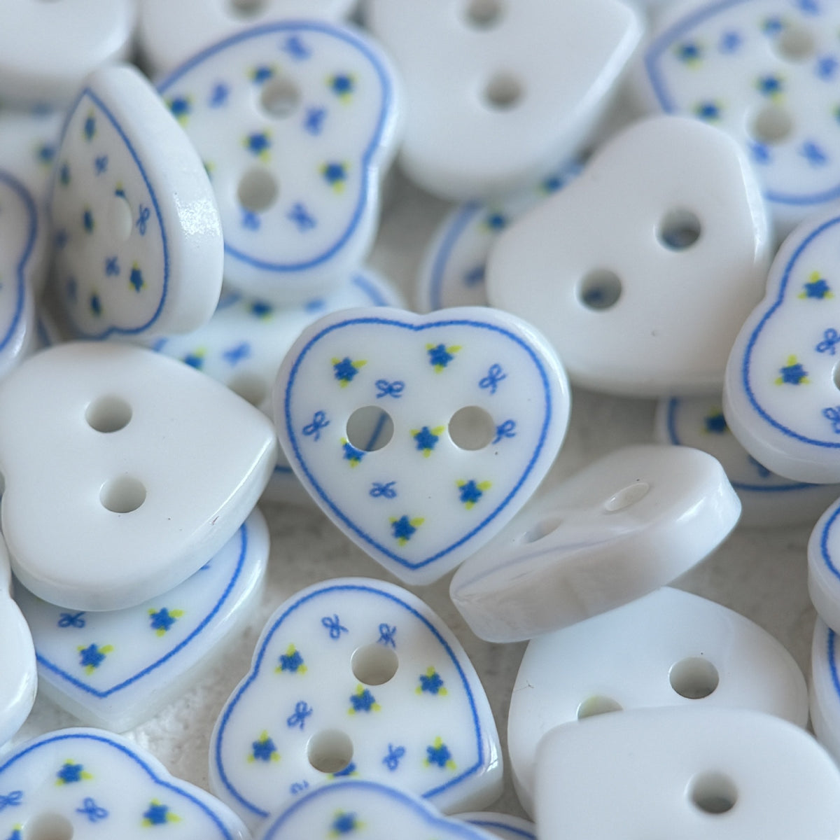 Bunli - DIY 10 Pack Blue-Outline Floral Heart Button