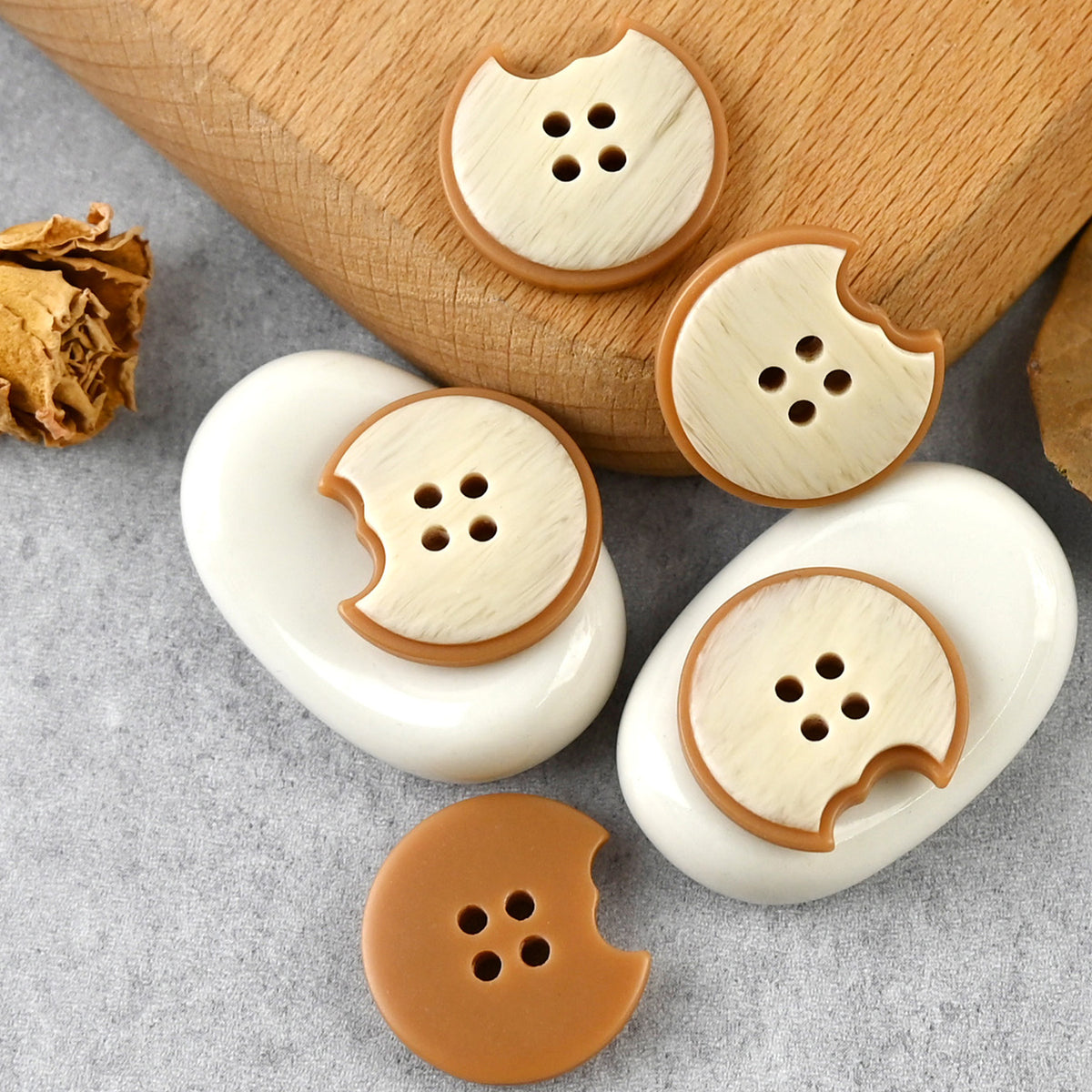 Bunli - DIY 10 Pack Notched Round Four Hole Button