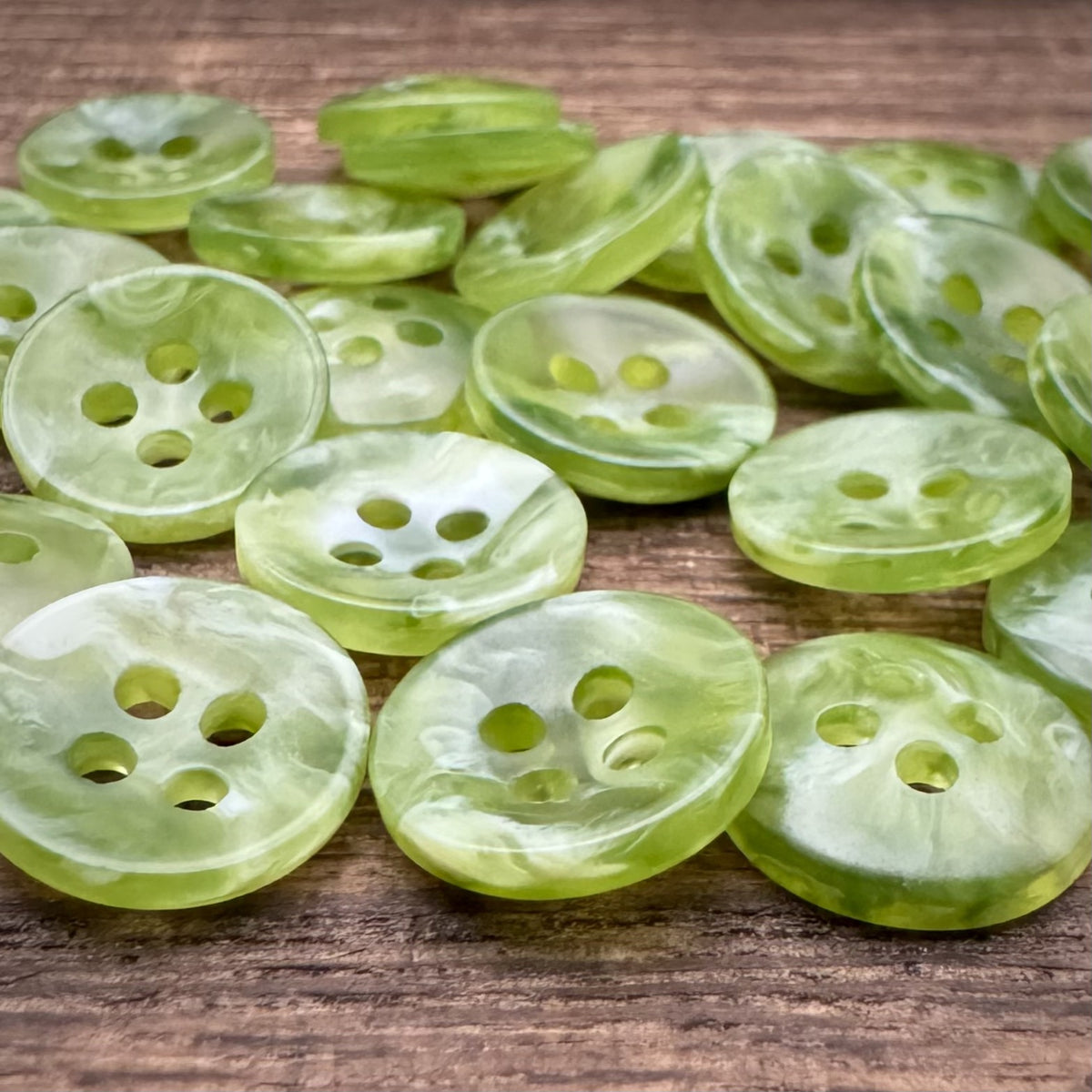Bunli - DIY 10 Pack Green Beach Motif Button