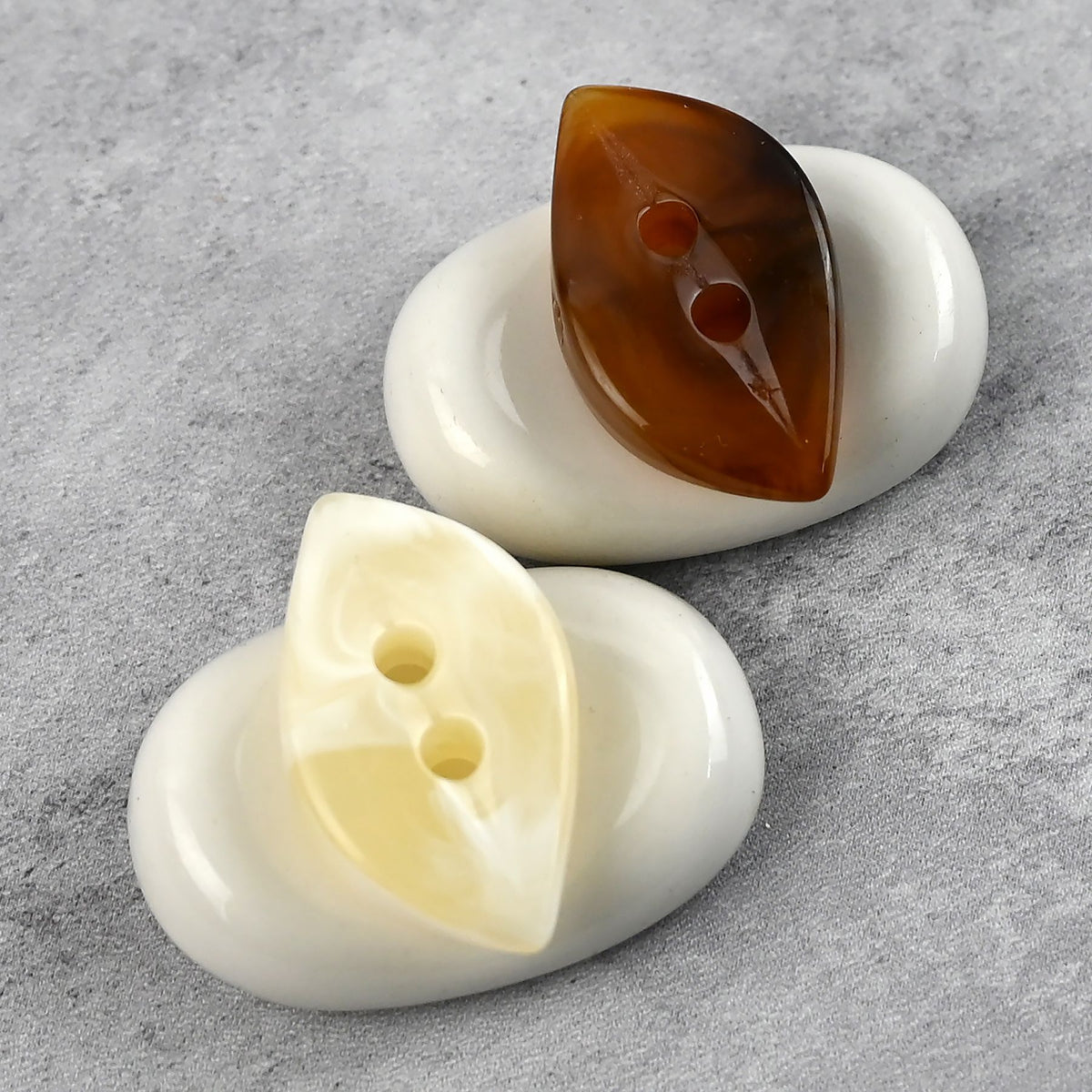 Bunli - DIY 10 Pack Irregular Leaf Two-Hole Button