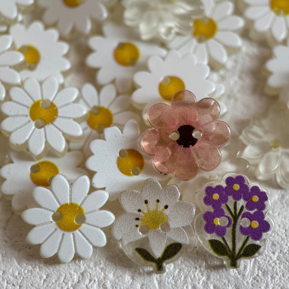 Bunli - DIY 10 Pack Transparent Flower-Shaped Button