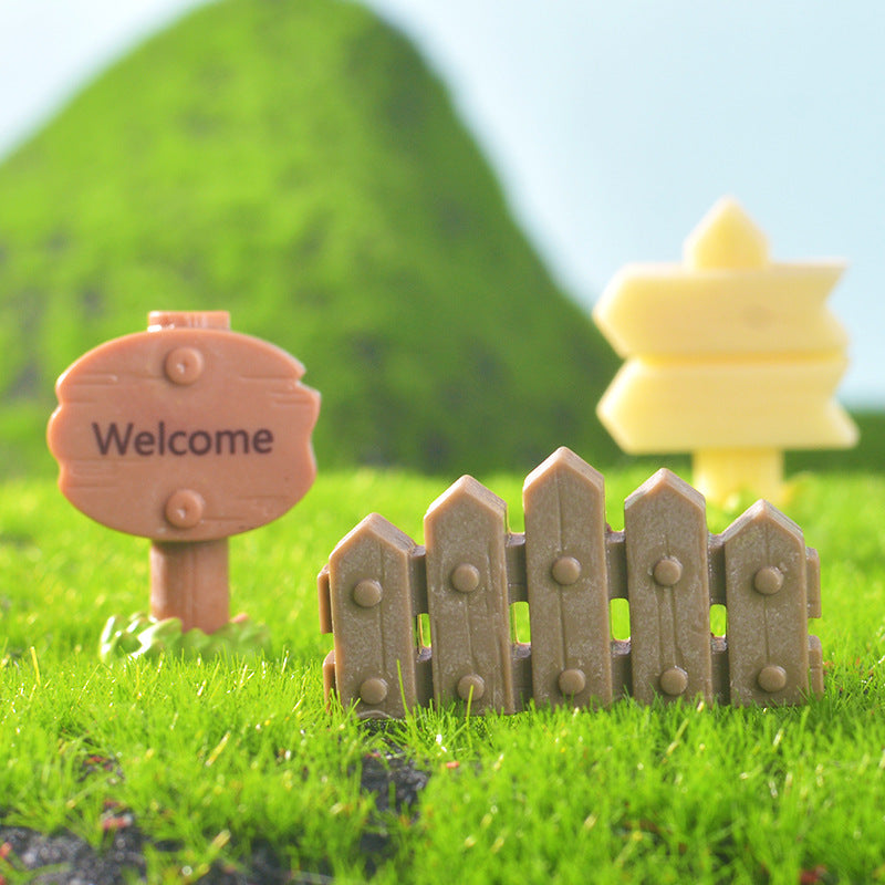 Objella - Rustic Sign Fence Miniature Ornament