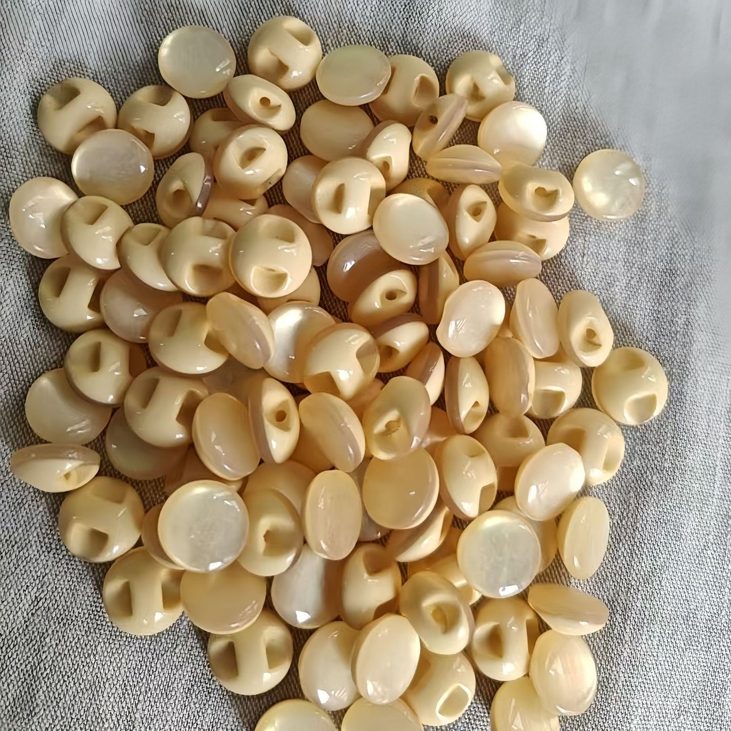 批发彩色珠光蘑菇扣树脂纽扣毛呢大衣扣子圆形小抛面暗脚手缝扣