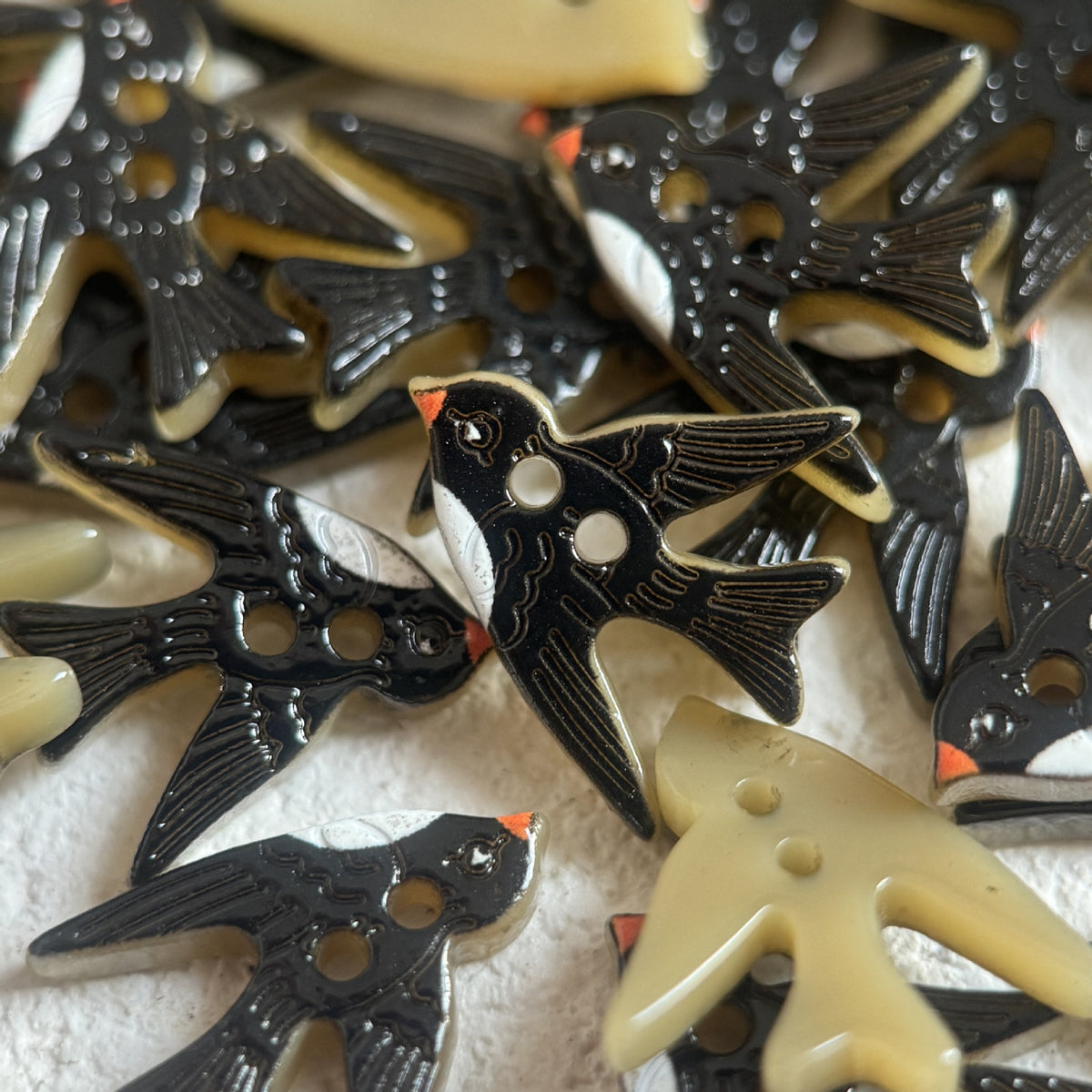 Bunli - DIY 10 Pack Tricolor Swallow-Shaped Button