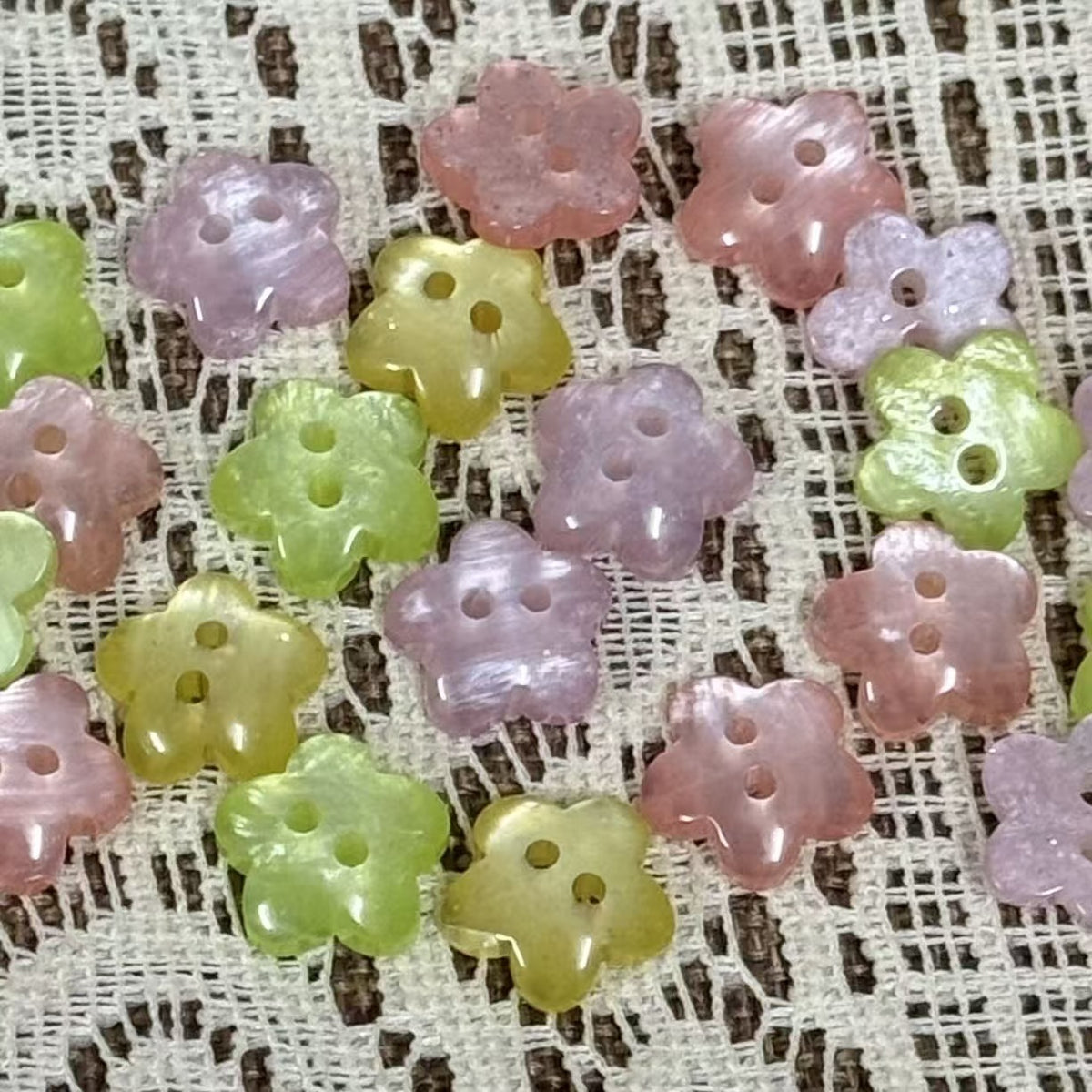 彩色两眼梅花闪粉树脂纽扣单面包双面可用衬衫童装女装DIY装饰扣