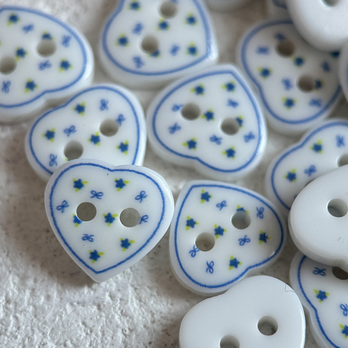 Bunli - DIY 10 Pack Blue-Outline Floral Heart Button