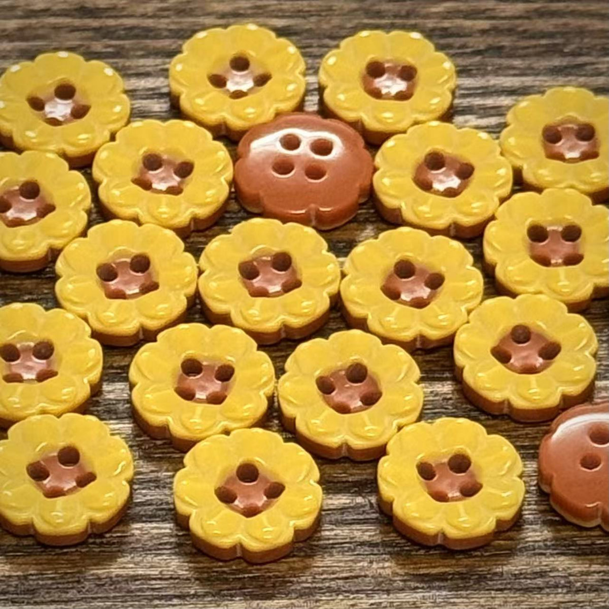 Bunli - DIY 10 Pack Layered Flower Four-Hole Button