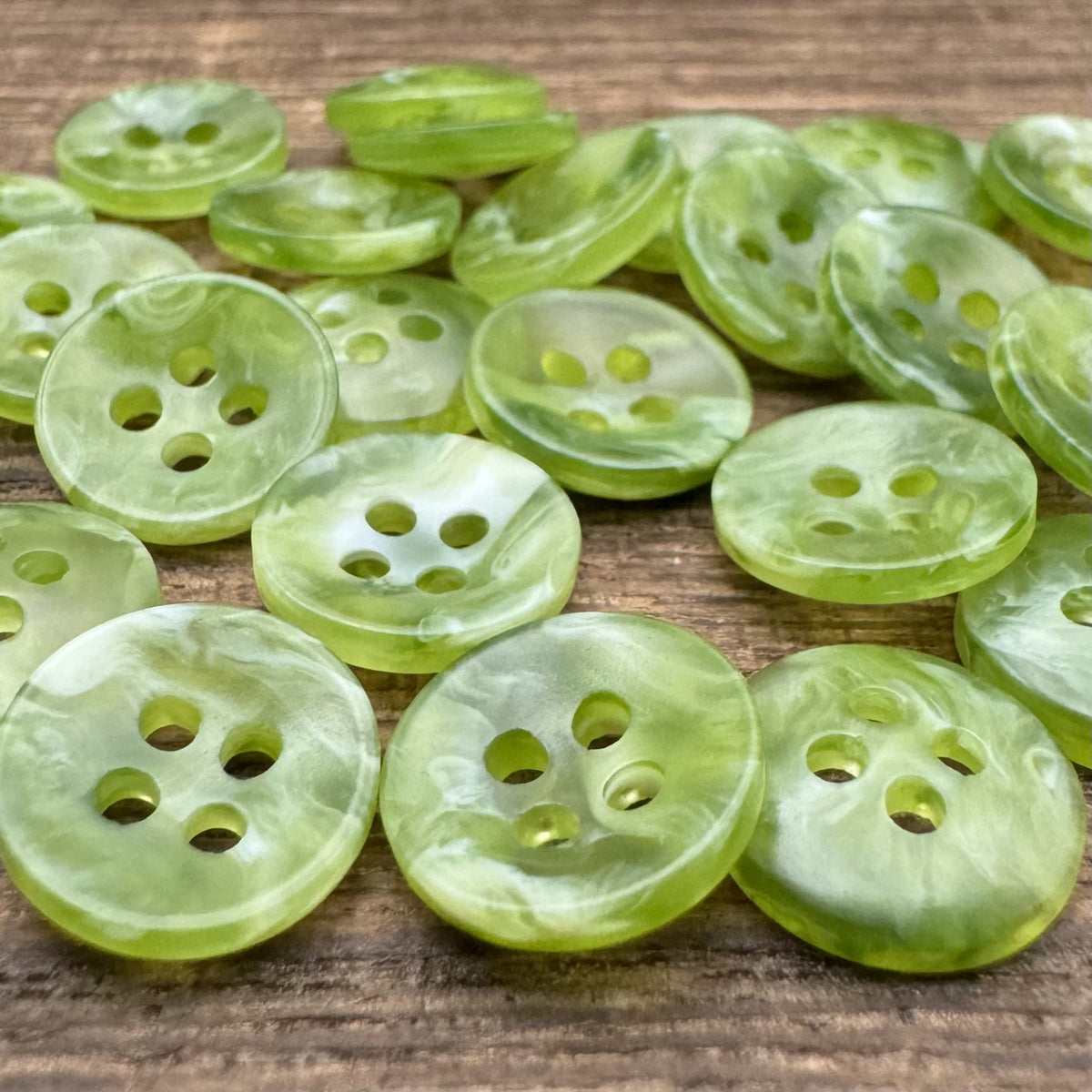 Bunli - DIY 10 Pack Green Beach Motif Button