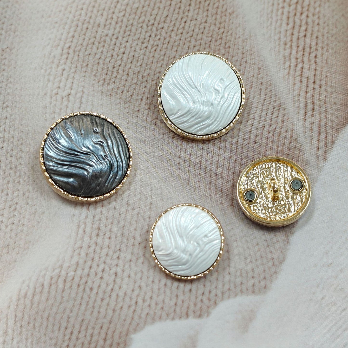 厂家直销精致高级小香风静奢外套大衣毛衣针织开衫皮草金属手缝扣