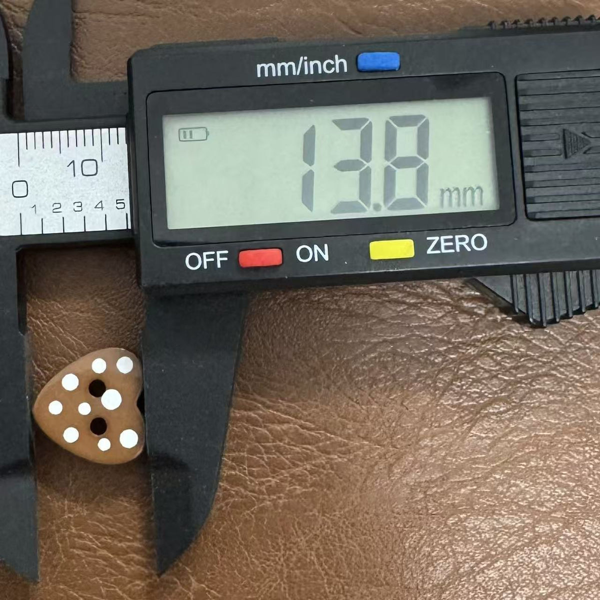 清新粉色黄色波点爱心纽扣儿童手工diy娃衣bjd扣子衬衣装饰桃心扣