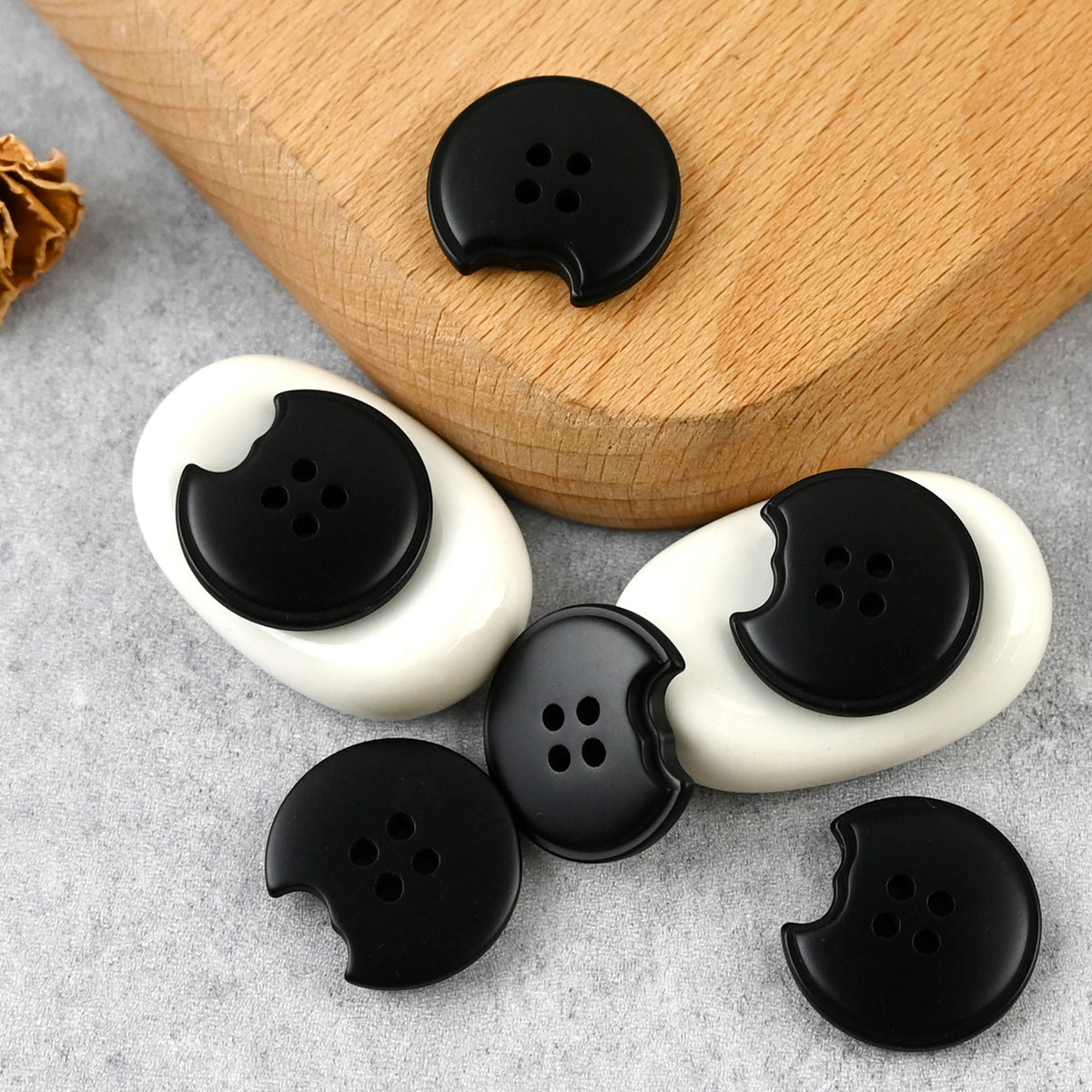 Bunli - DIY 10 Pack Notched Round Four Hole Button