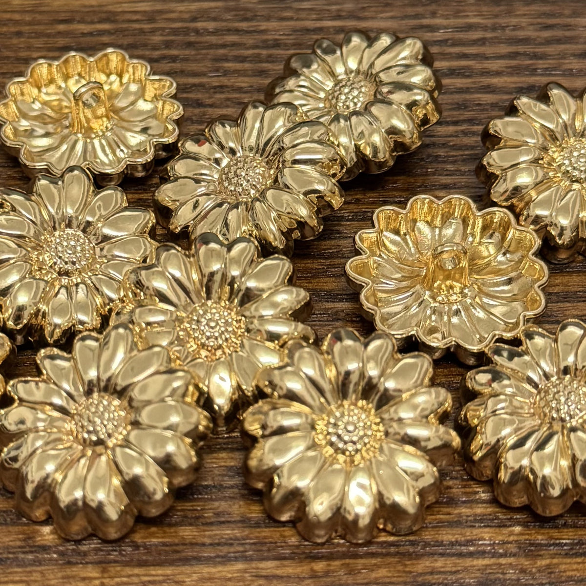 Bunli - DIY 10 Pack Daisy Shank Button