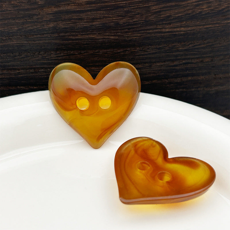 厂家亚克力两眼花纹大爱心纽扣大衣外套皮草扣子DIY绳扣发饰配件