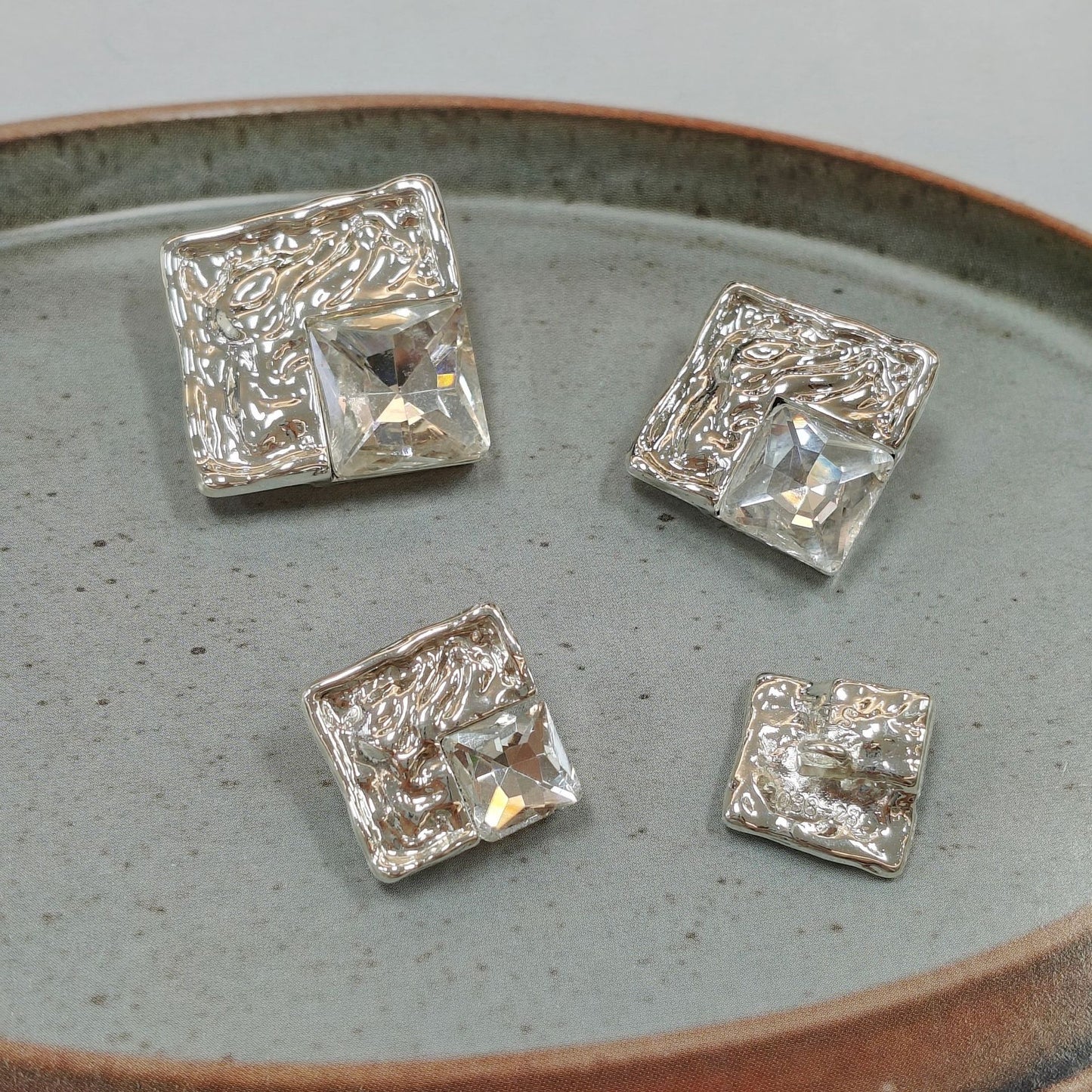 厂家直销精致高级镶钻方形平面外套大衣手缝装饰毛衣开衫针织钮扣